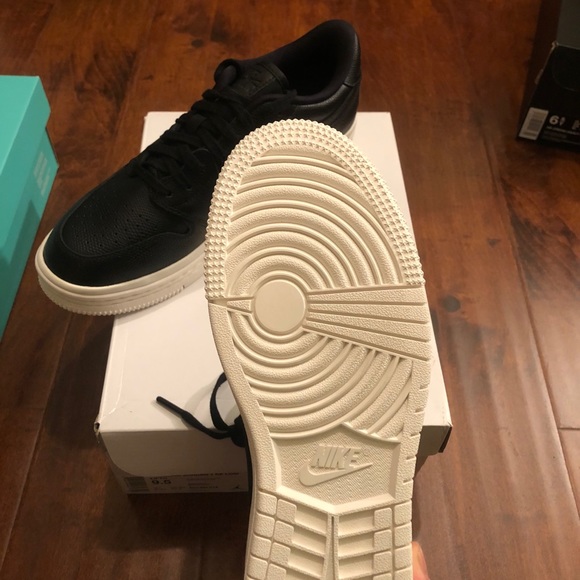 WMNS AIR JORDAN 1 RE LOW LIFTD - Picture 3 of 4